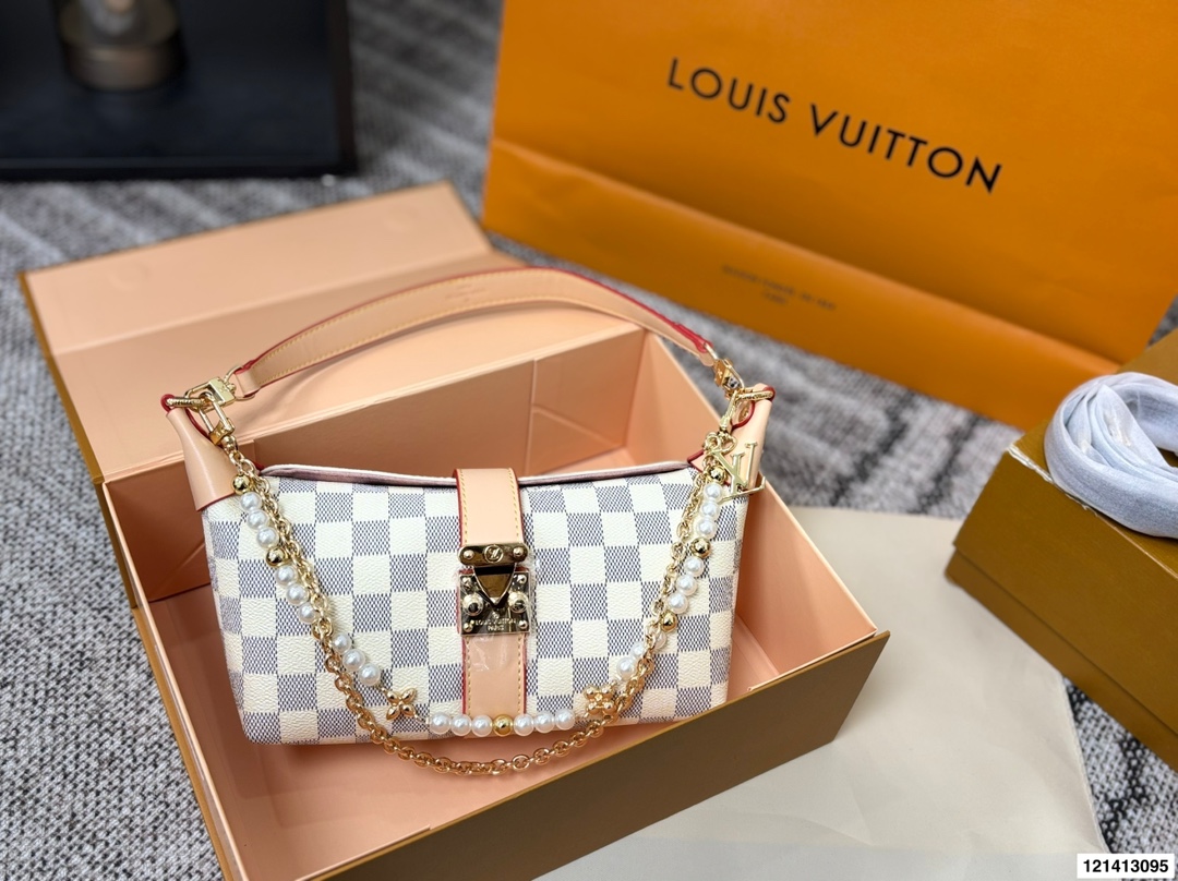 LV Pochette Mia Handbag - cnluxepick