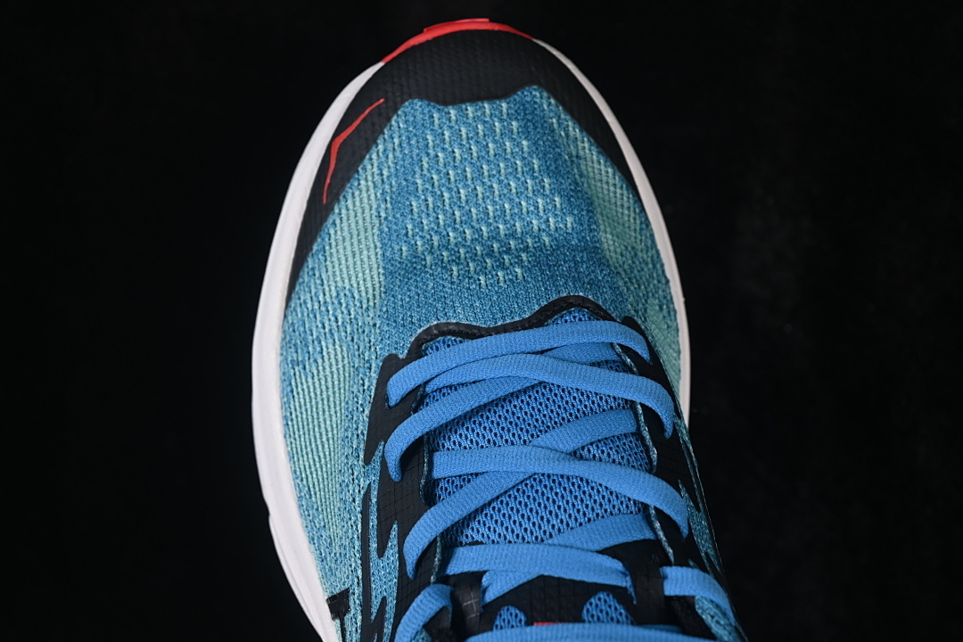 HOKA One One Challenger 8