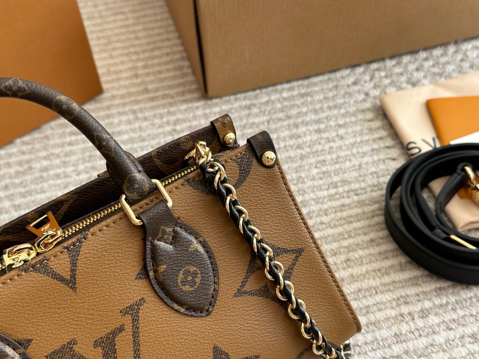 LV OnTheGo east west small tote bag - cnluxepick