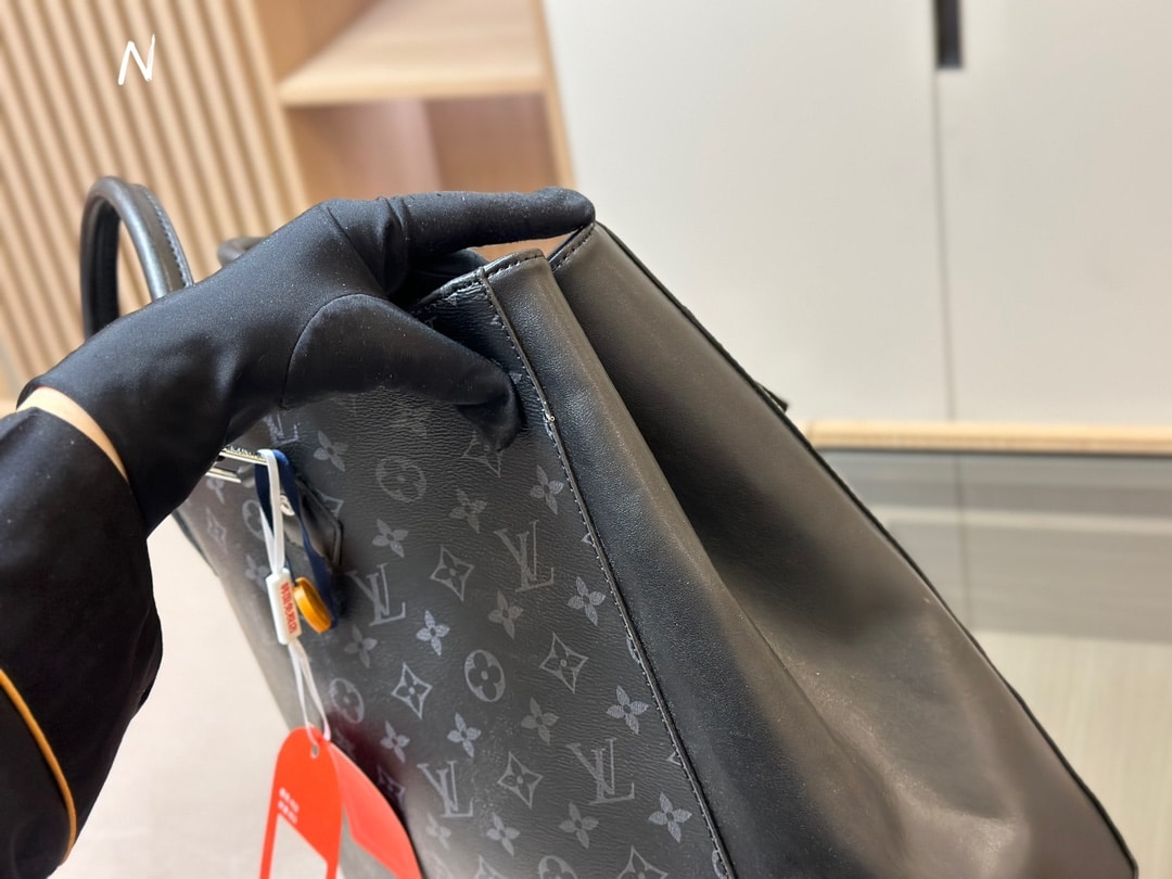 Louis Vuitton Monogram Eclipse Grand Sac Tote Black 33Cm