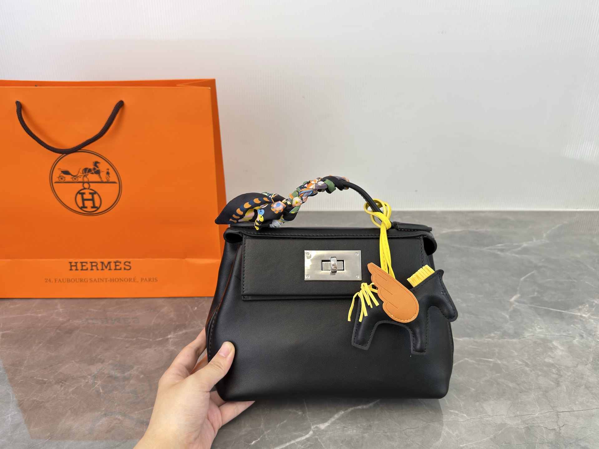 Hermès mini 2424 handbag/shoulder bag - cnluxepick