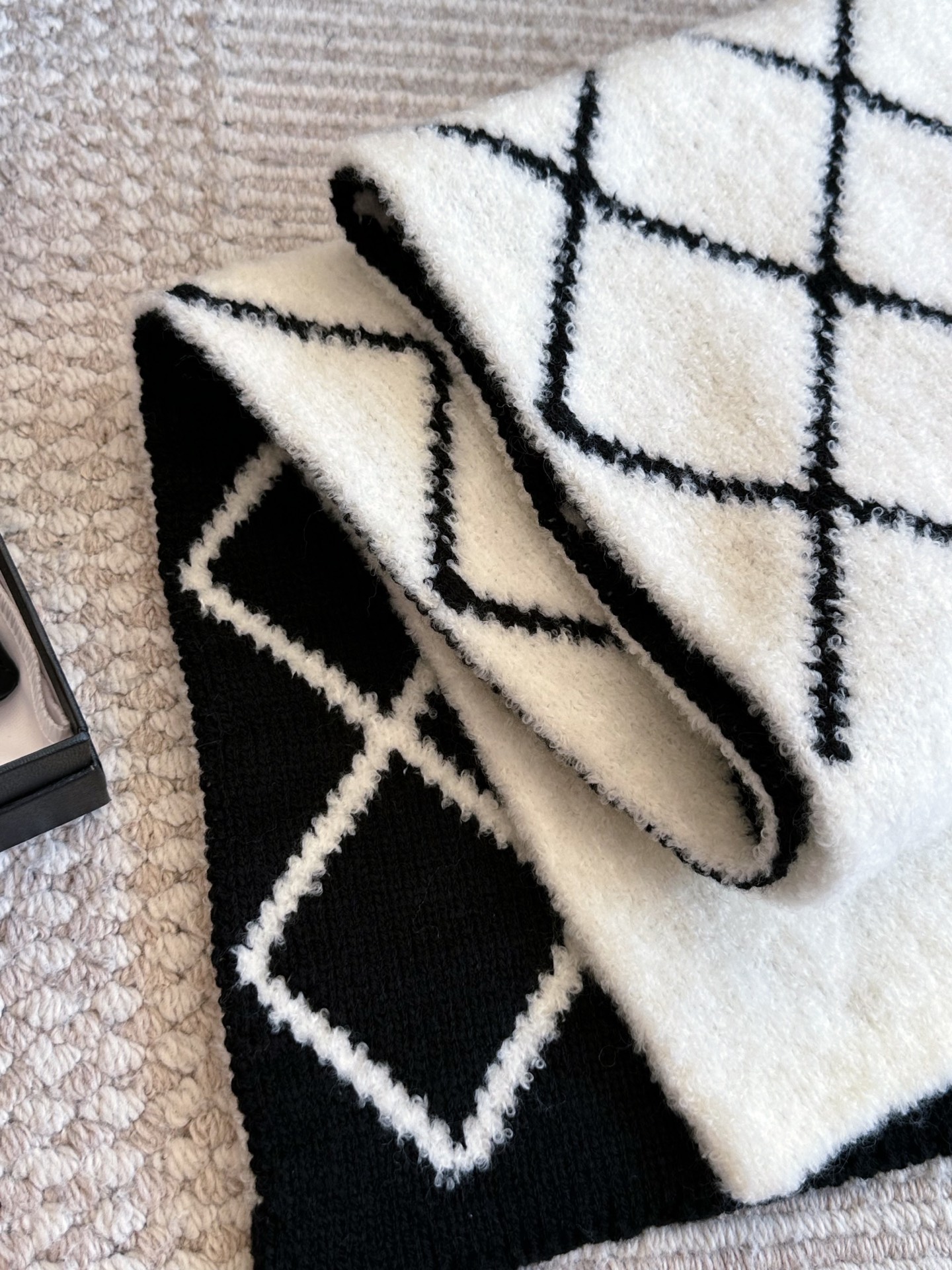 Chanel autumn/winter black/grey scarf - cnluxepick