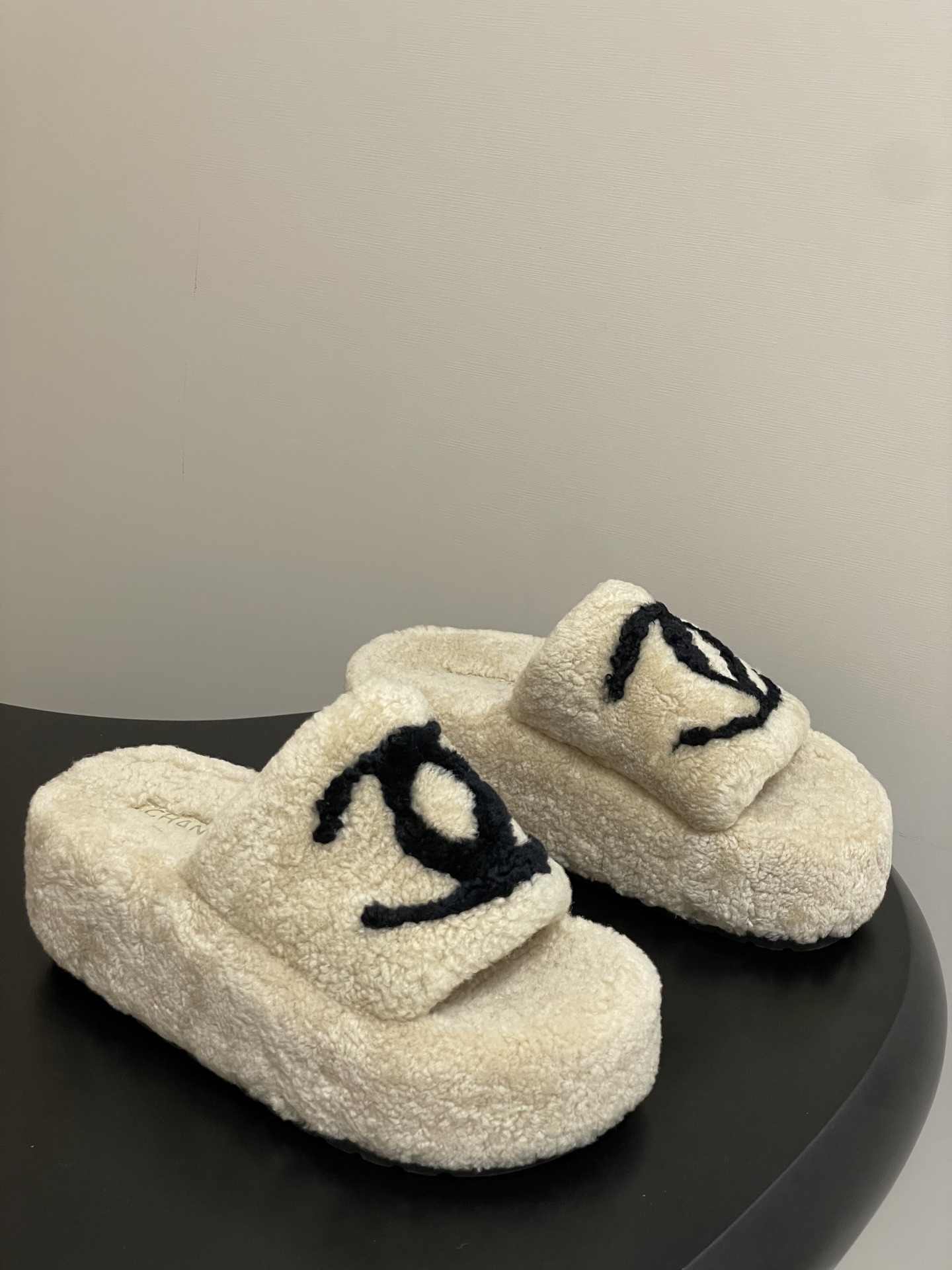 Chanel's new fall/winter classic Double C wool slippers - cnluxepick