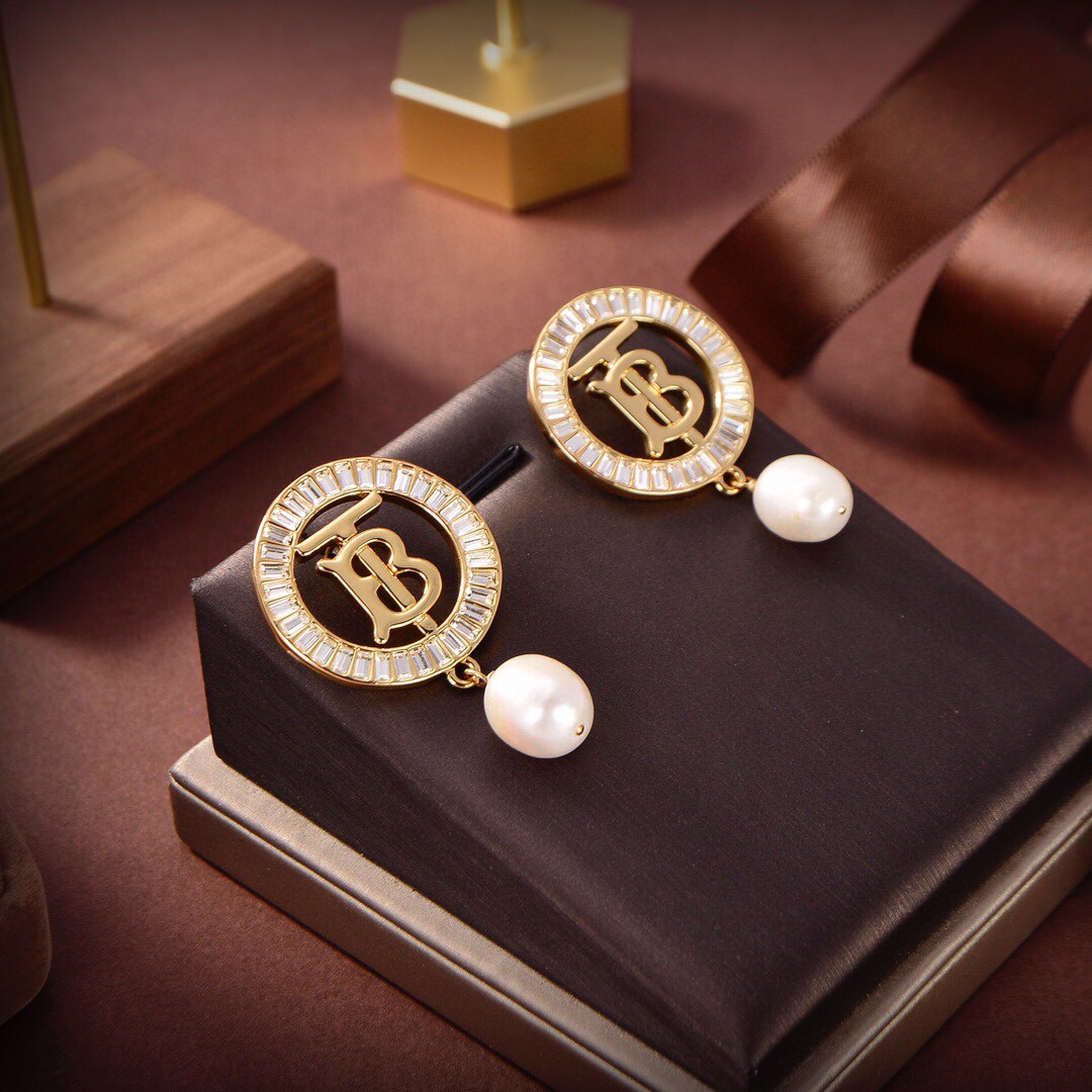 Burberry Hoop Natural Freshwater Pearl Letter Earrings - cnluxepick