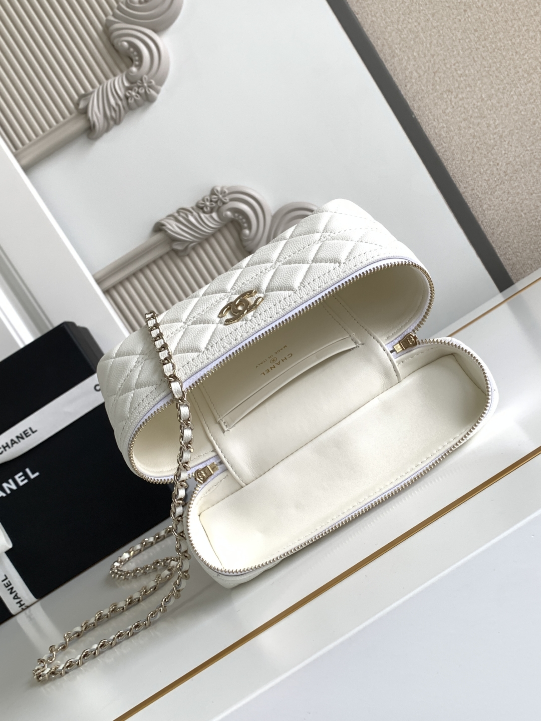 Chanel 25C Vanity Case White 20cm