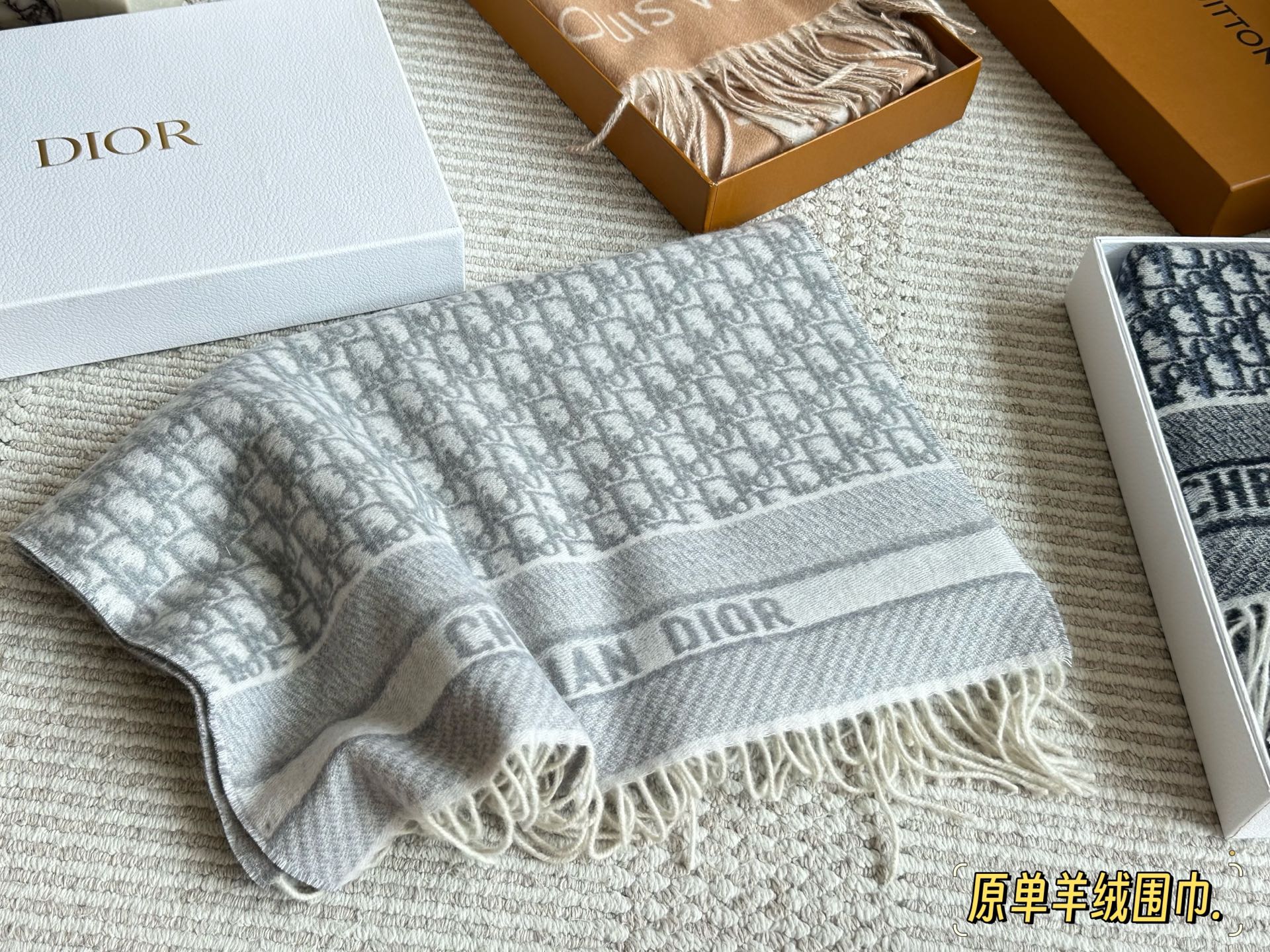 Dior's new cashmere scarf - cnluxepick