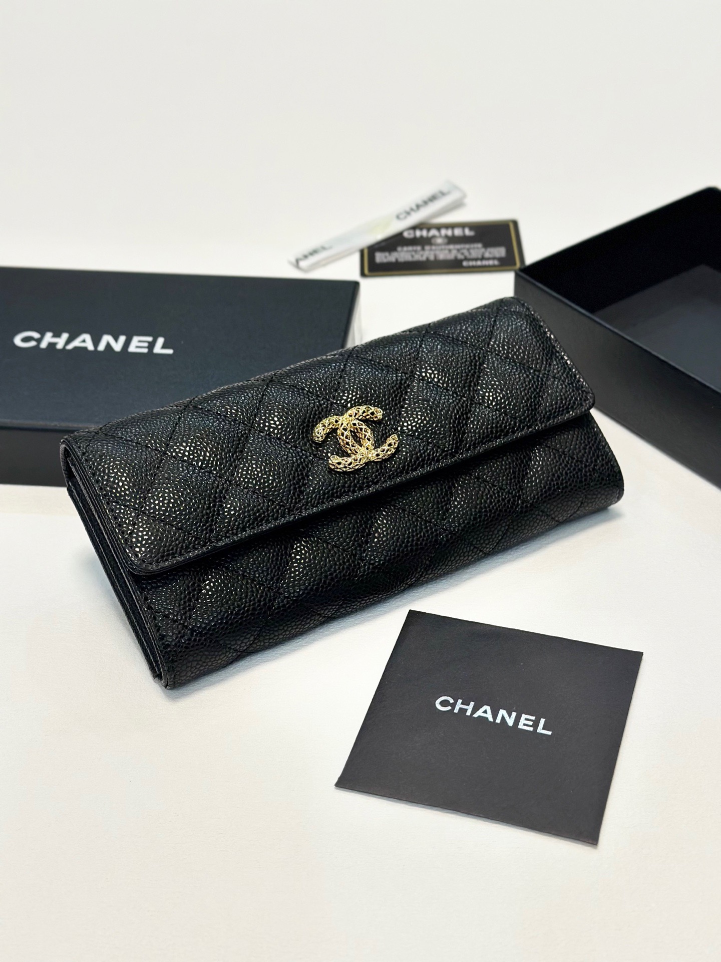 Chanel Classic Bifold Wallet - cnluxepick
