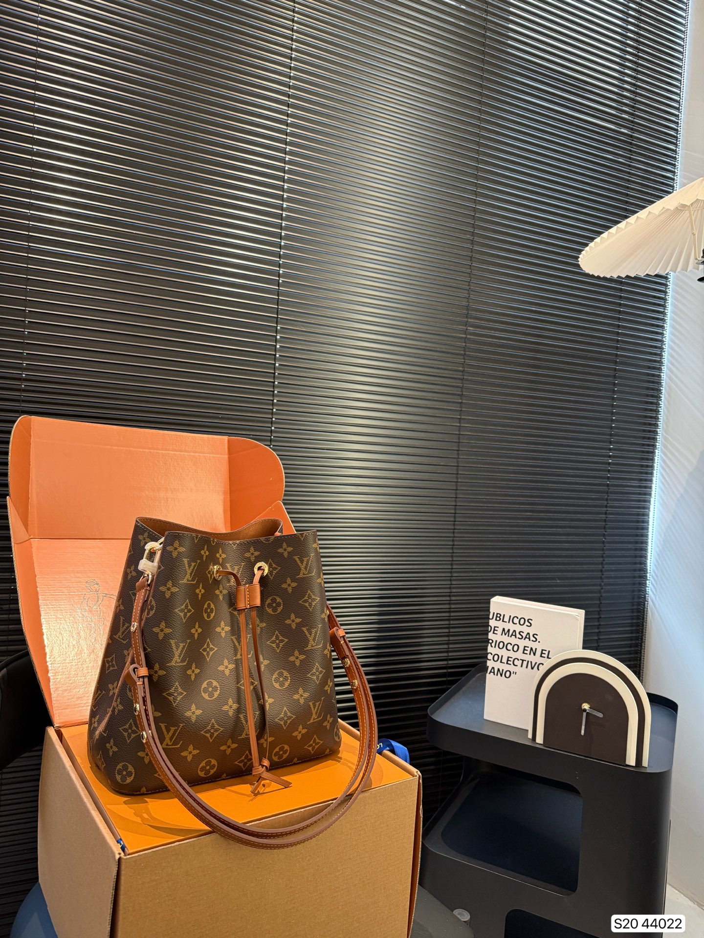 LV champagne bucket bag - cnluxepick