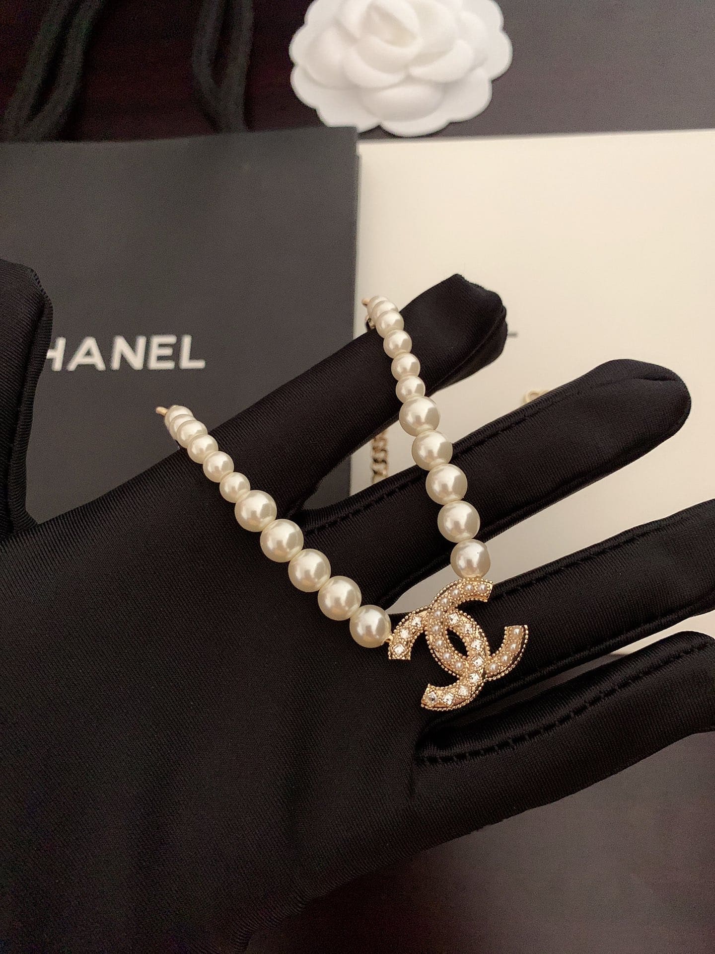 Chanel Women’S Pearl Necklace And Gold Metal