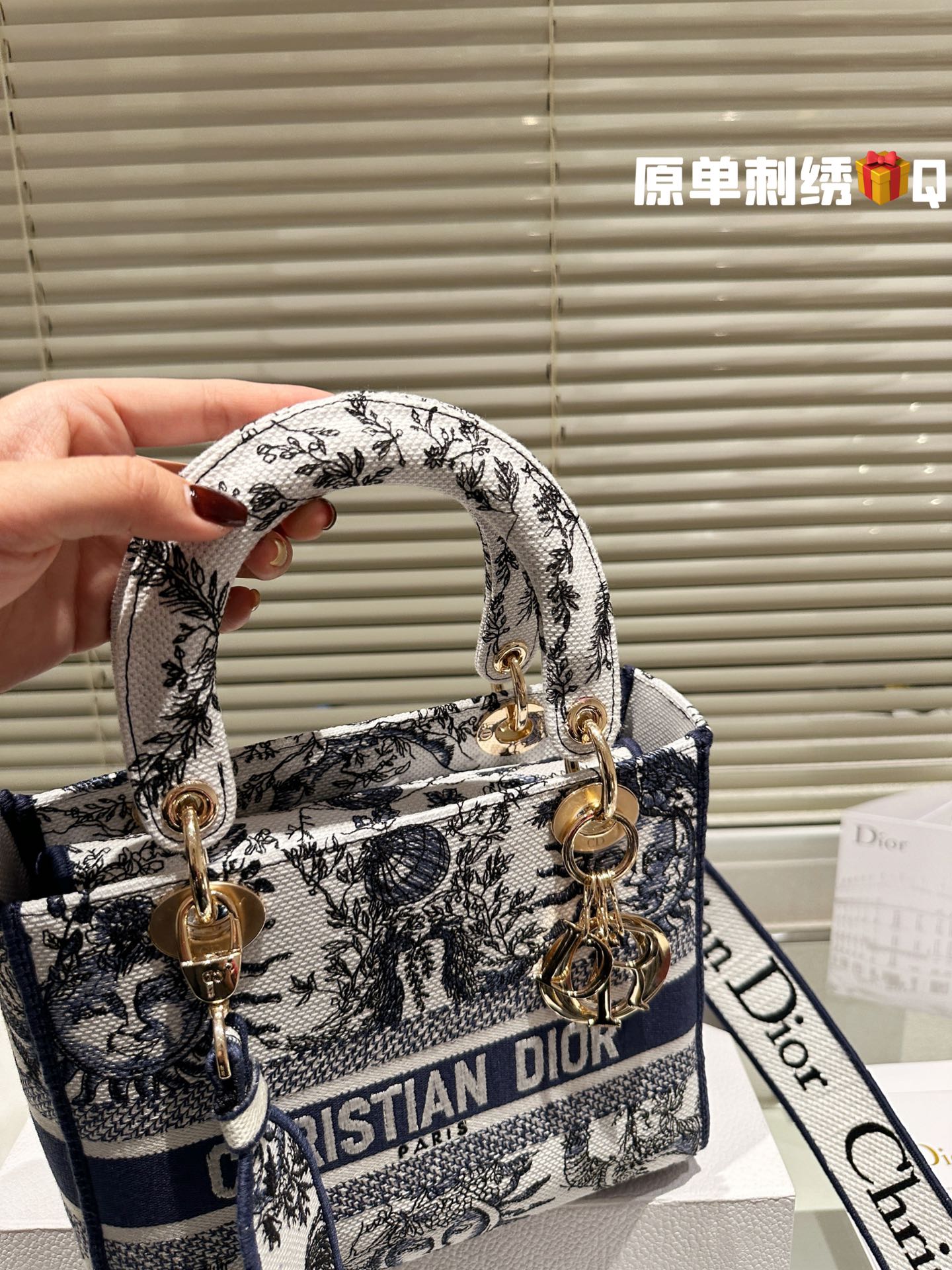 DIOR Medium Lady D-Lite bag 24CM - cnluxepick