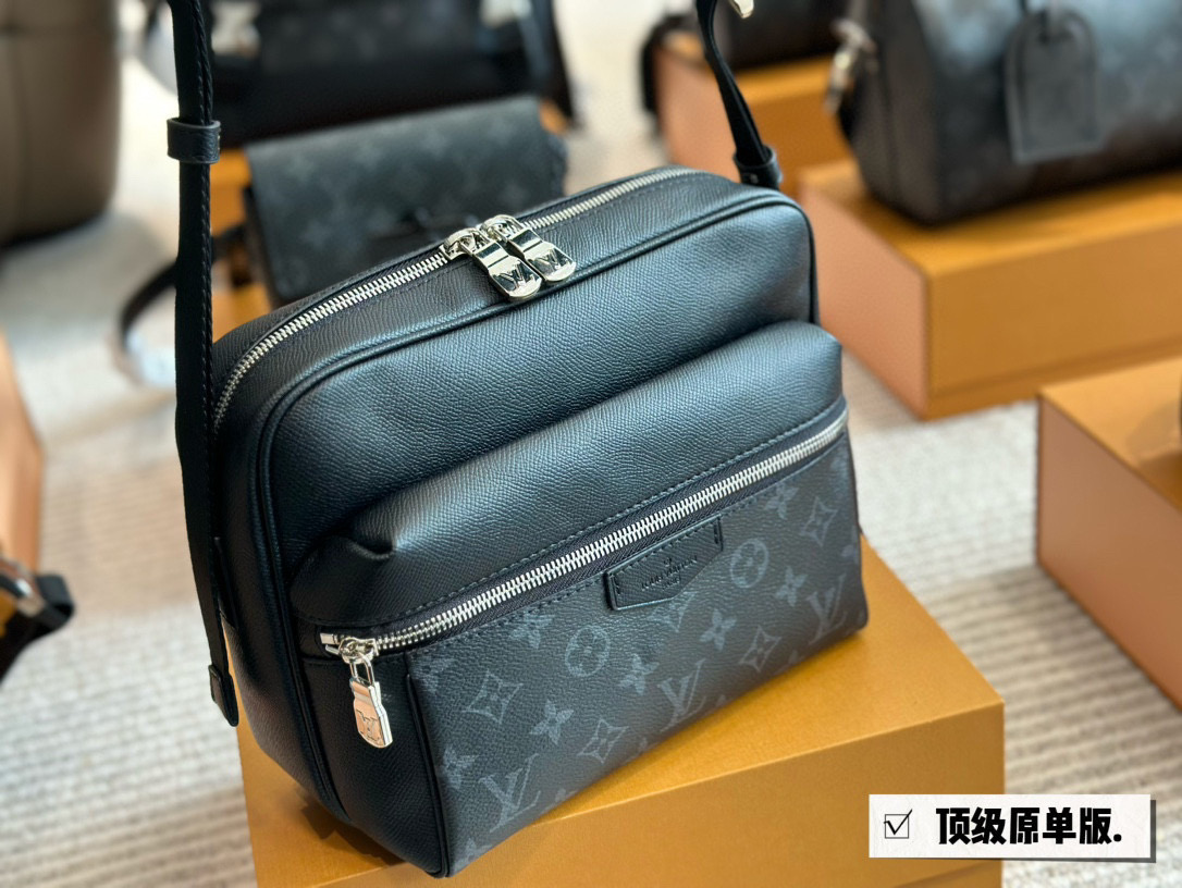 LV OUTDOOR messenger bag - cnluxepick