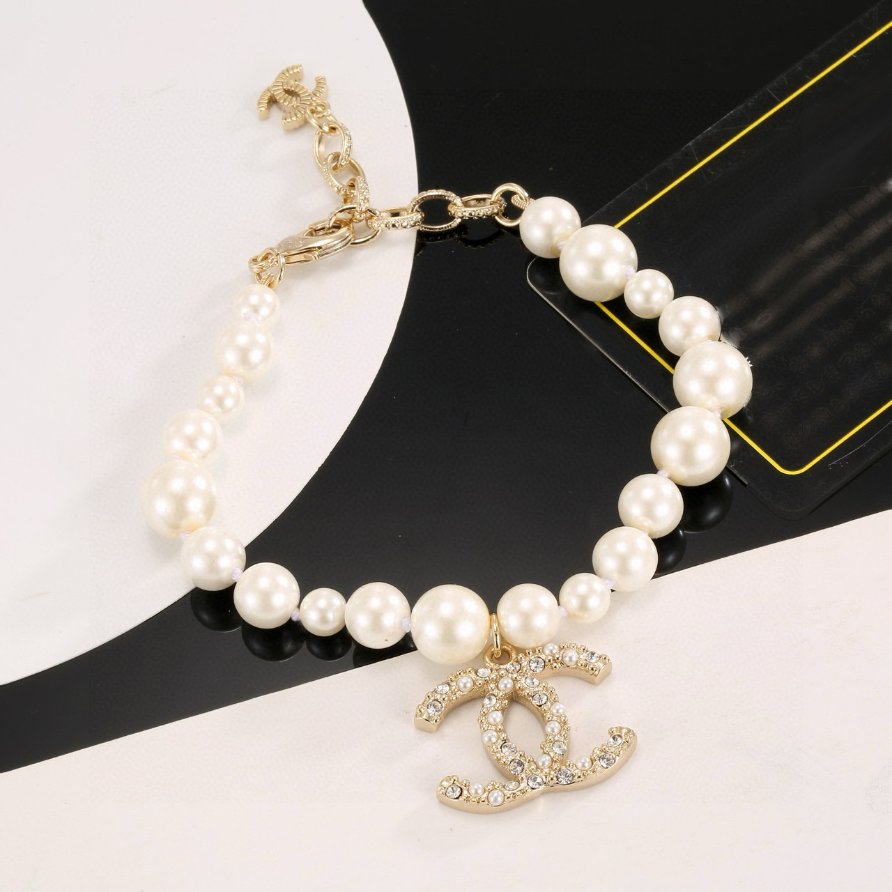 Chanel's new pearl bracelet - cnluxepick