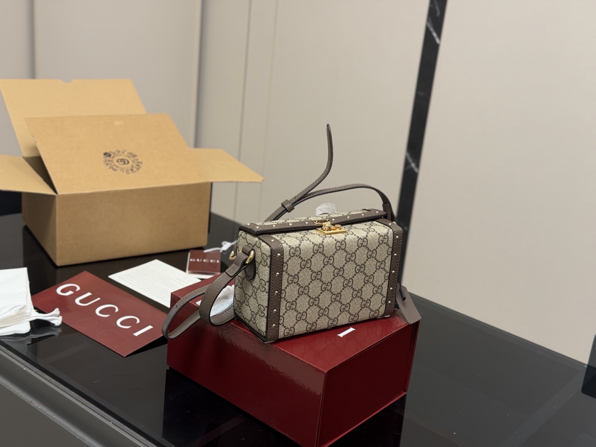 Gucci Box Bag - cnluxepick