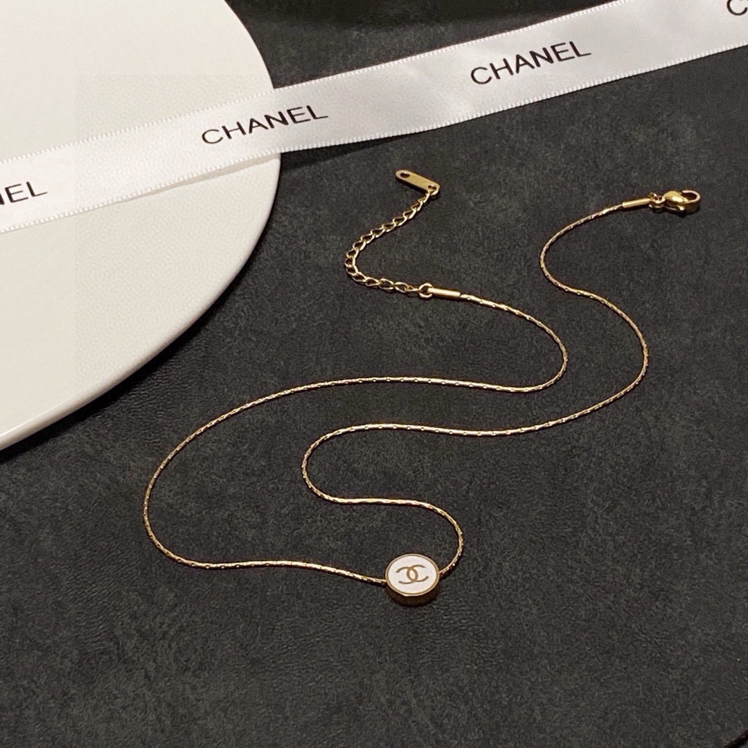 Chanel Black and White Double-Sided Thin Necklace - cnluxepick