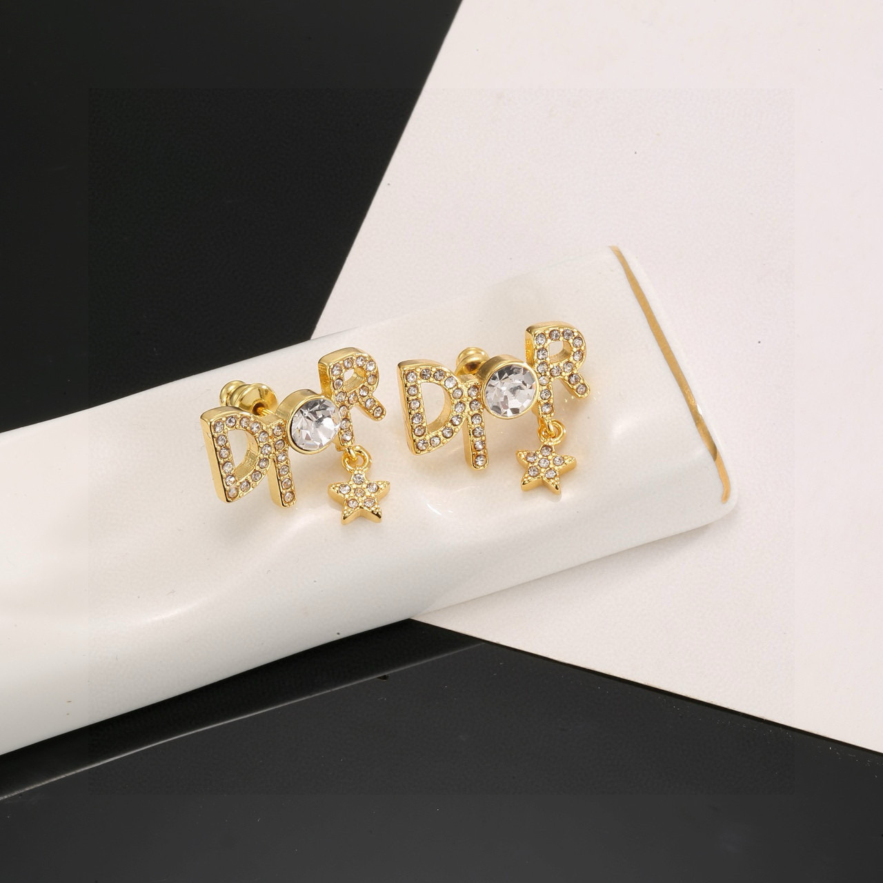 Dior Letter Stud Earrings - cnluxepick