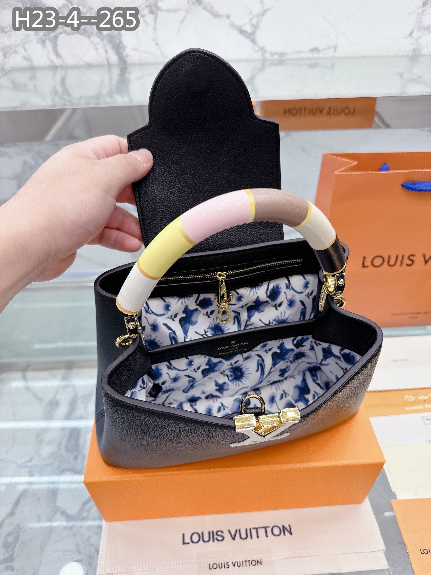 Louis Vuitton Mini Capucines Black 20Cm M21920