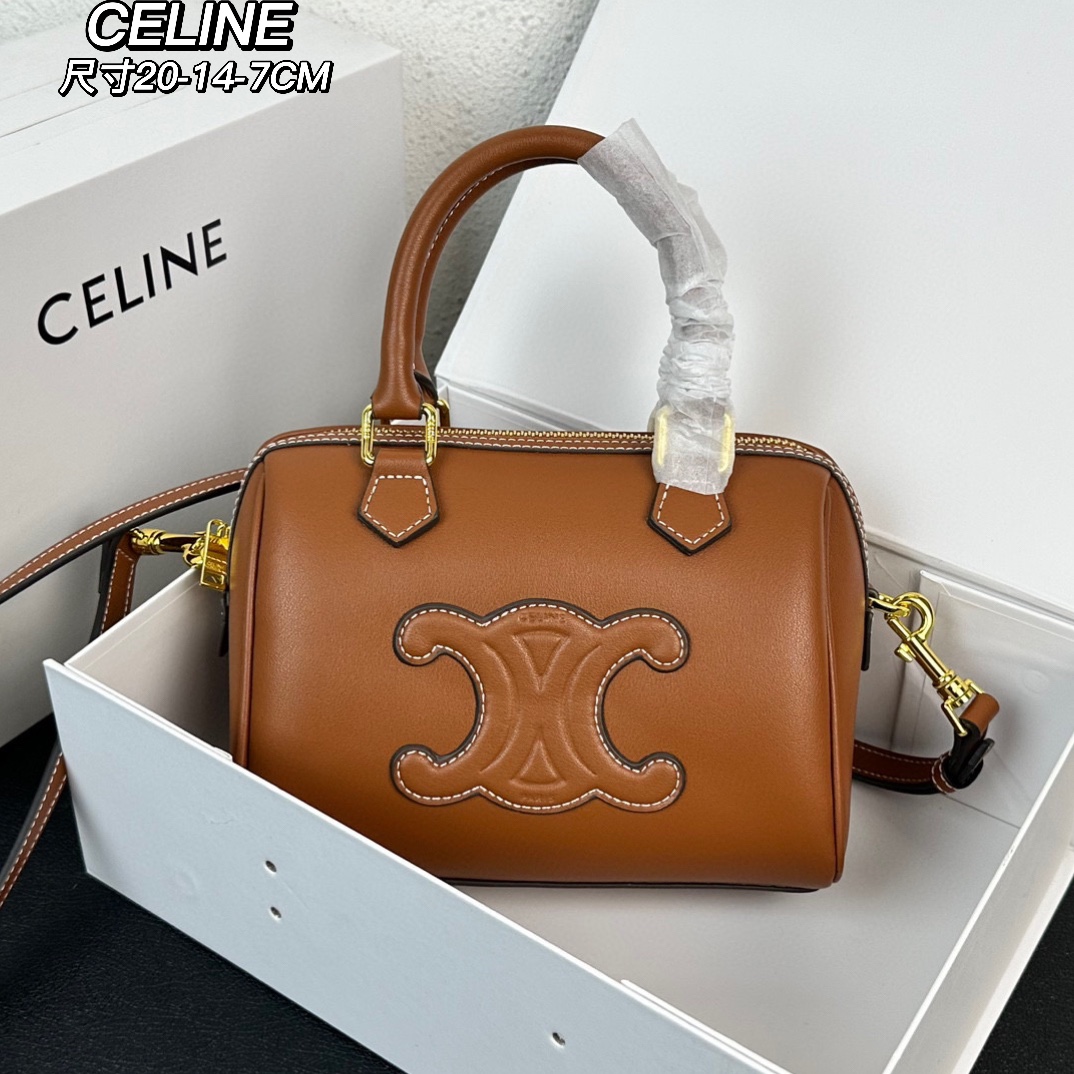 Celine  Triomphe Canvas shoulder bag - cnluxepick