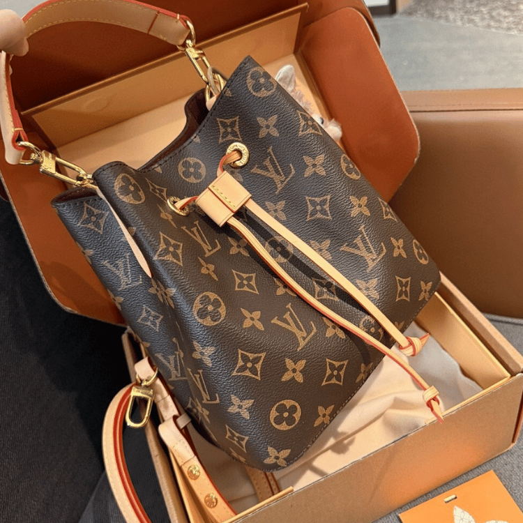 Louis Vuitton Néonoé BB Monogram 7.9 Inches
