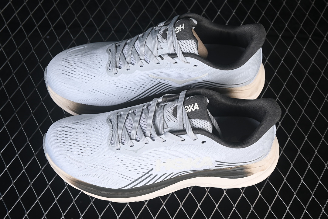HOKA One One Clifton 11