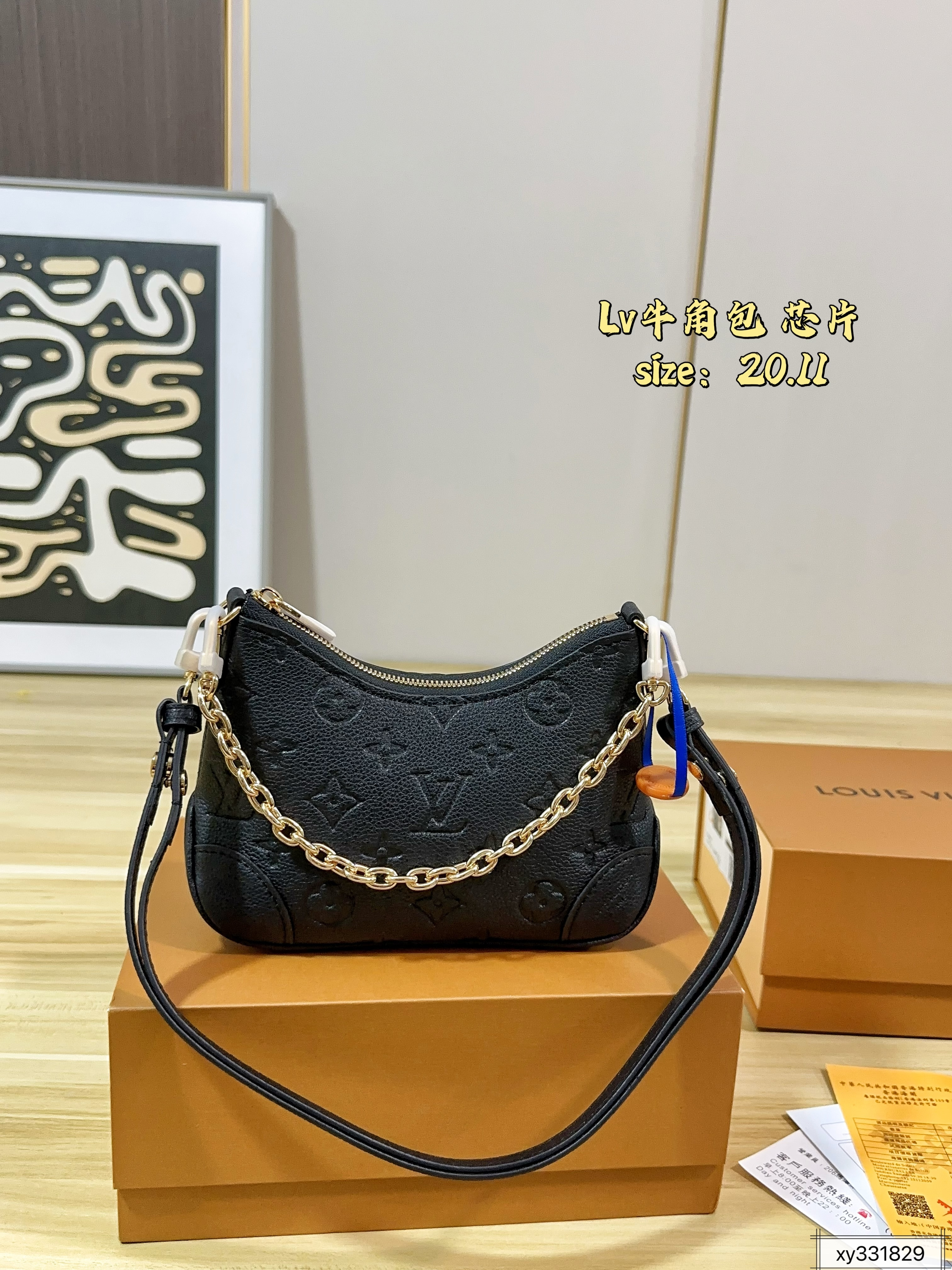 LV croissant bag - cnluxepick