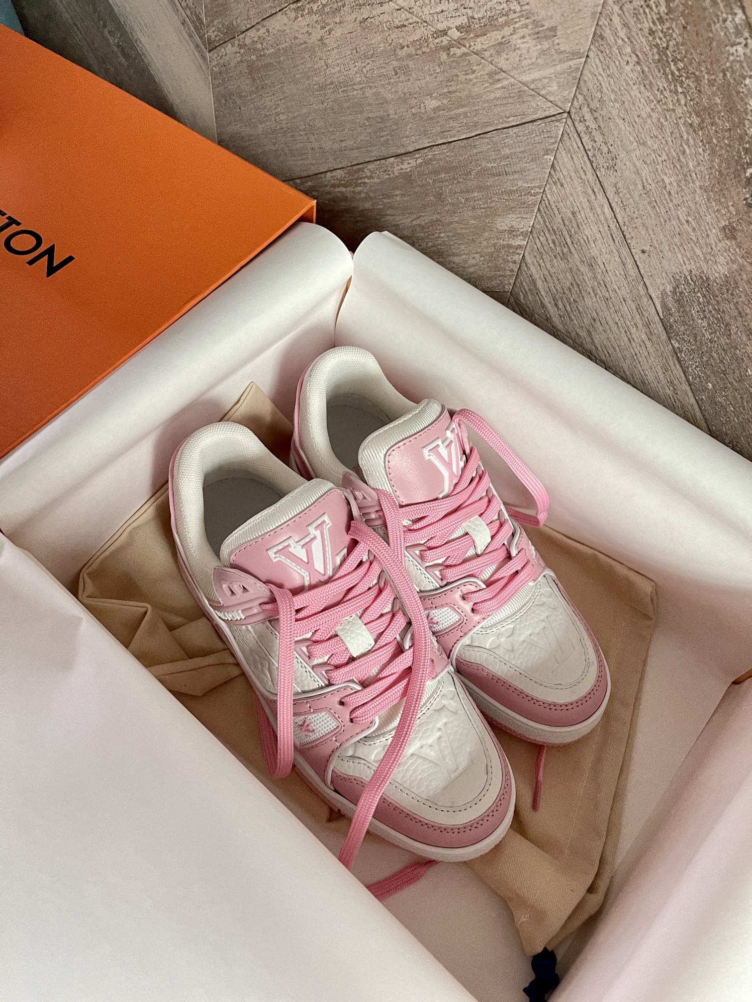 Louis Vuitton Lv Trainer Sneaker Pink Rose 1Aboek