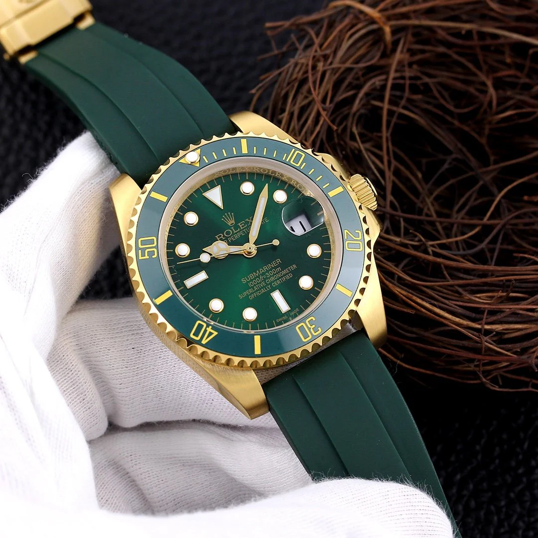 SUBMARINER DATE 40 GOLD CASE RUBBER STRAP