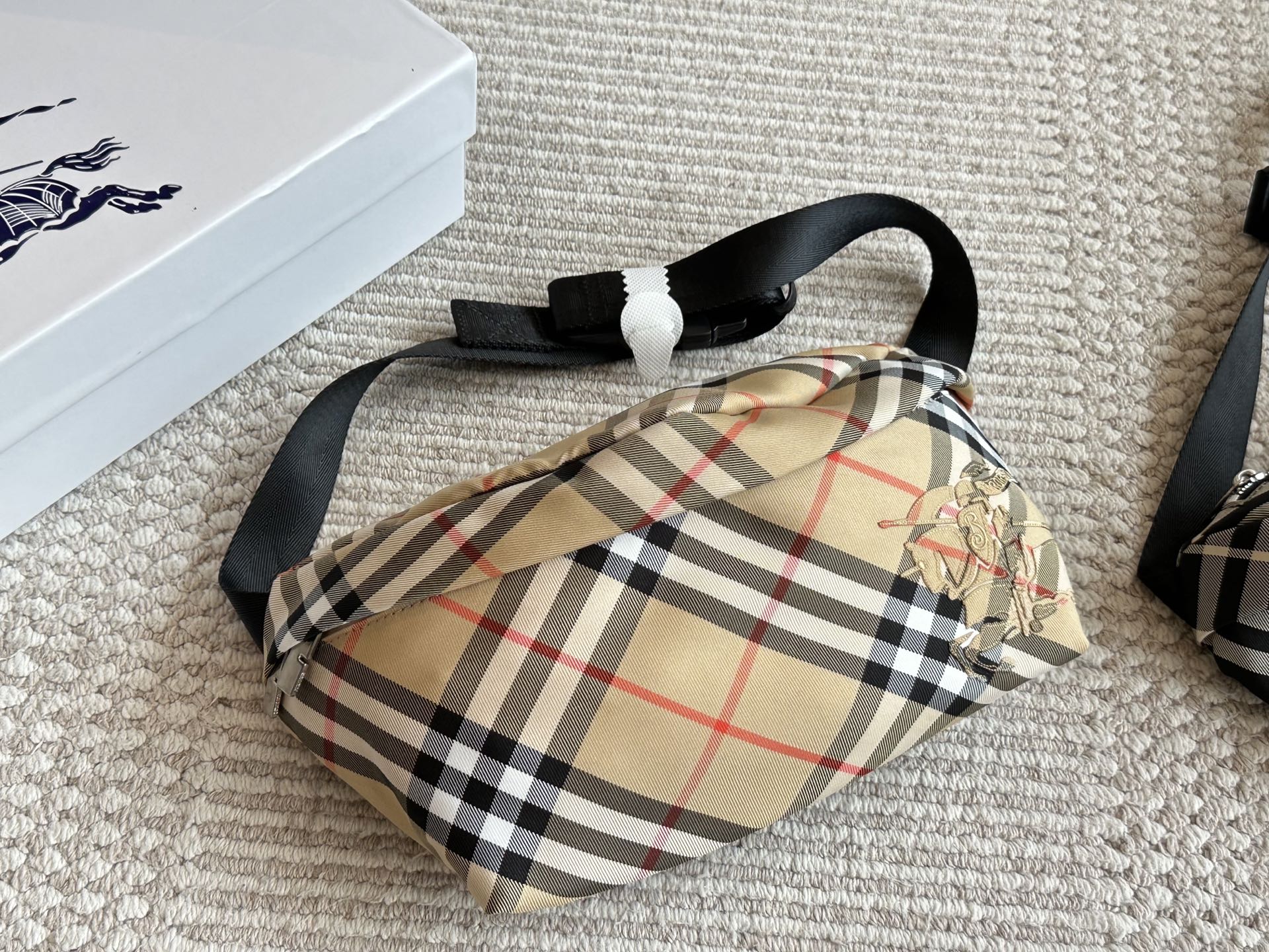 Burberry classic waist bag - cnluxepick