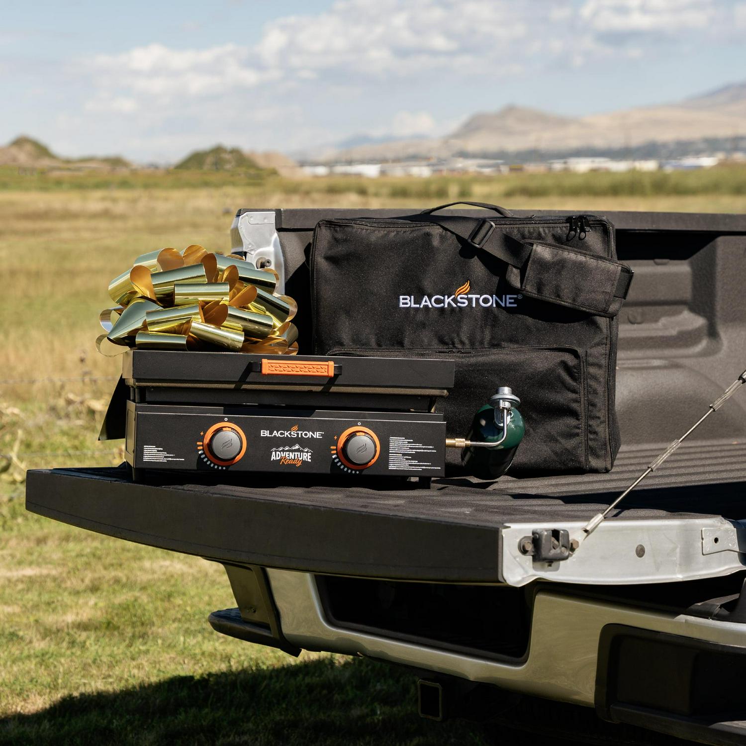 Blackstone Adventure Ready 22 Propane Griddle Gift Bundle in Black