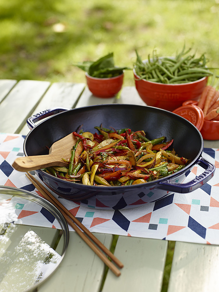 Staub - Cast Iron 4.5-qt Perfect Pan - Dark Blue