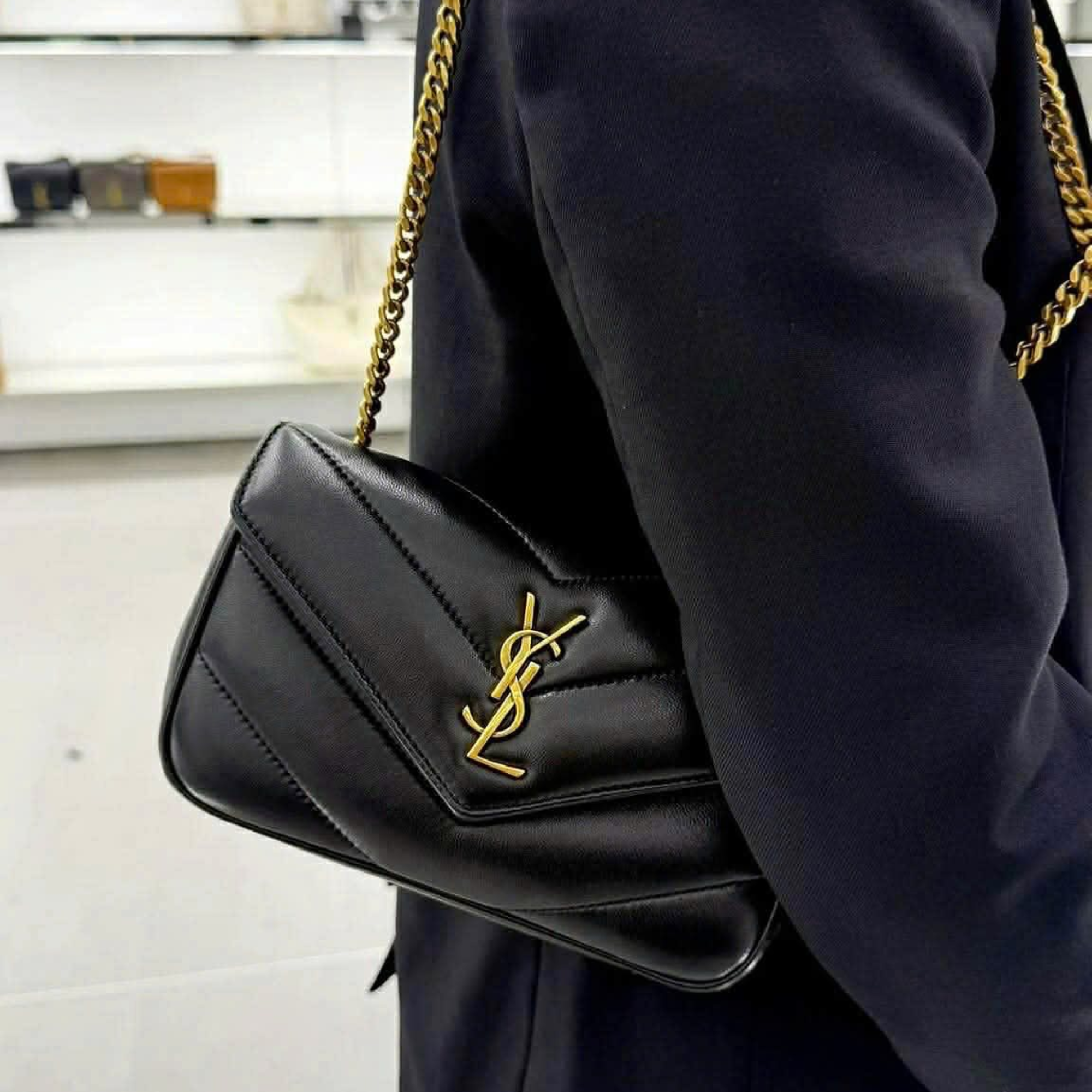 Saint Laurent Loulou Small Black 24cm/9.4in