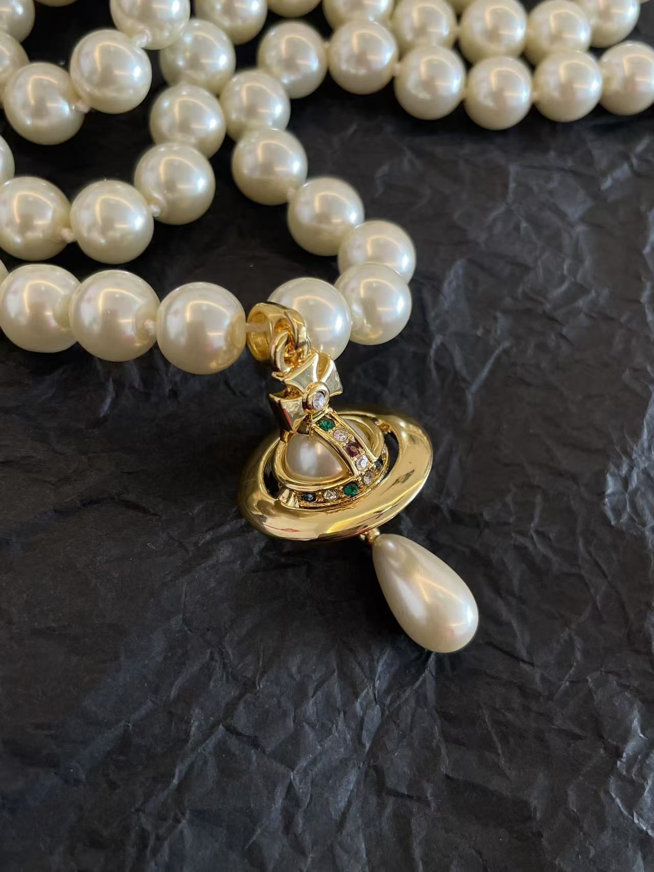 Vivienne Westwood Triple Pearl Pendant Necklace - cnluxepick