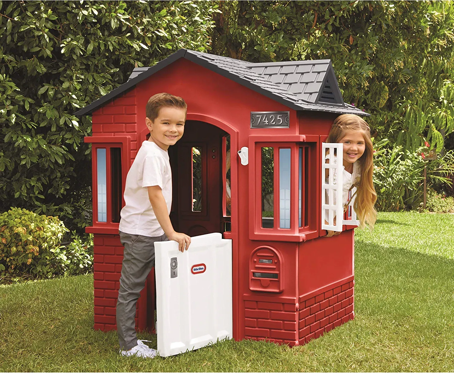Little Tikes Cape Cottage Playhouse with Working Doors, Windows, and Shutters - Red