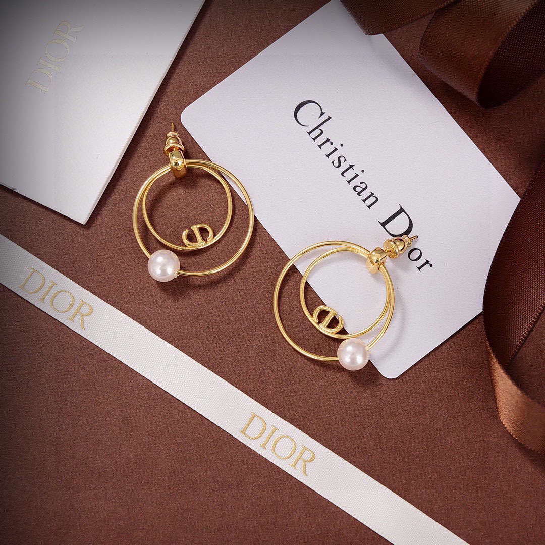 Dior pearl earrings - cnluxepick