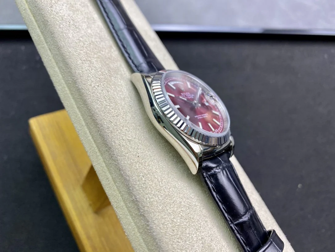 DAY-DATE 41MM STAINLESS STEEL RED DIAL