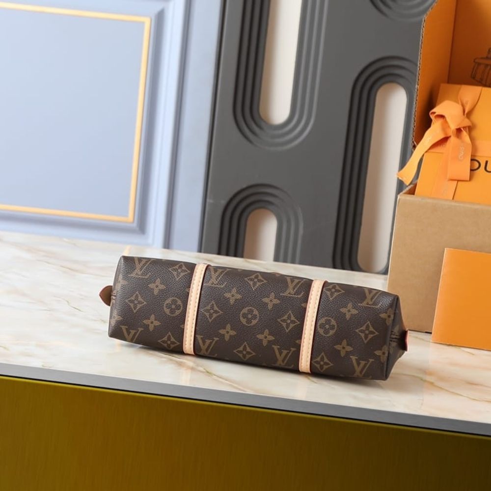 Louis Vuitton Squire East West Monogram M28953 11.4 Inches
