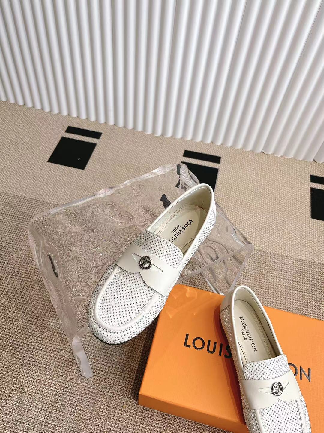 Louis Vuitton Soho Flat Loafer White1AGXDC