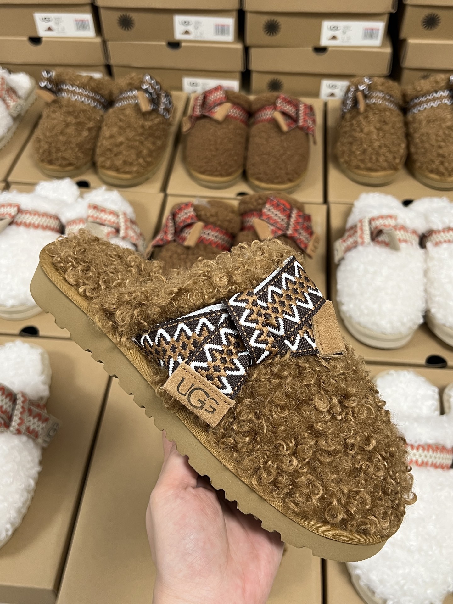UGG Max Curly Fur Slippers - cnluxepick