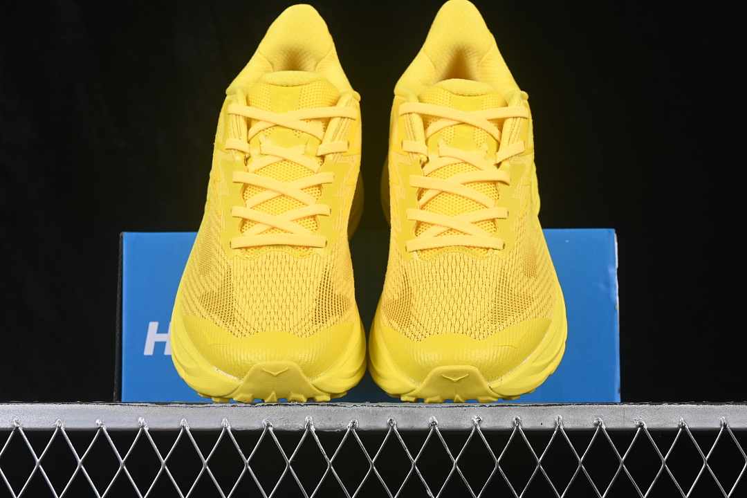 HOKA One One Challenger 8