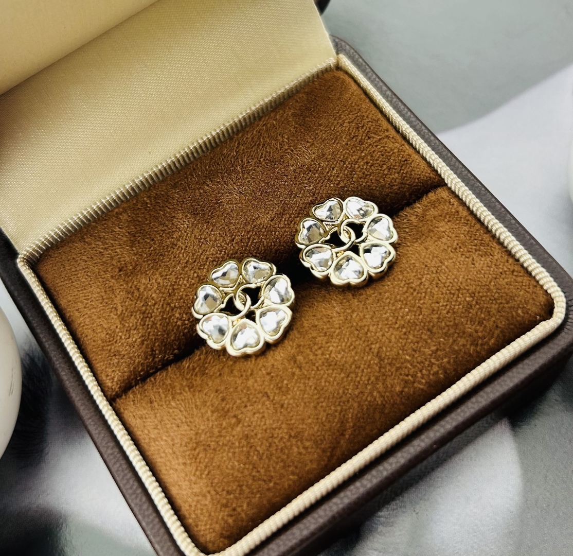 Chanel elegant earrings - cnluxepick