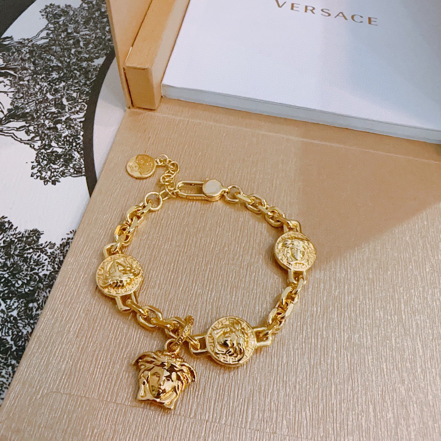 Versace high-quality bracelet with Medusa head - cnluxepick