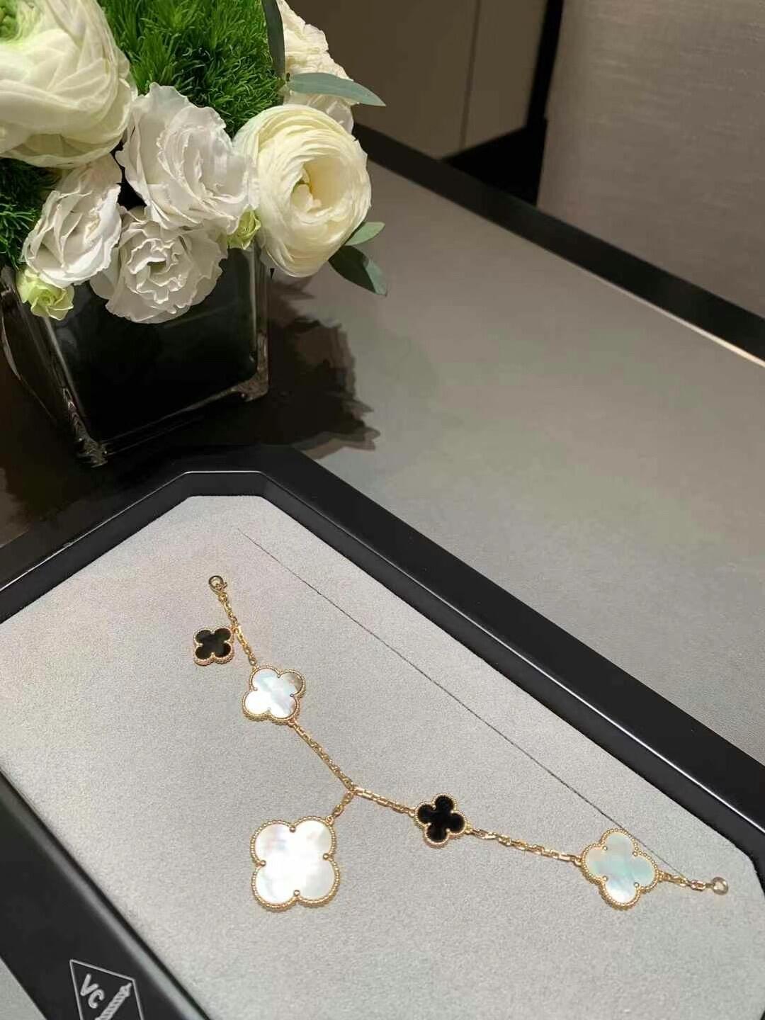 Van Cleef & Arpels irregular five-flower bracelet - cnluxepick