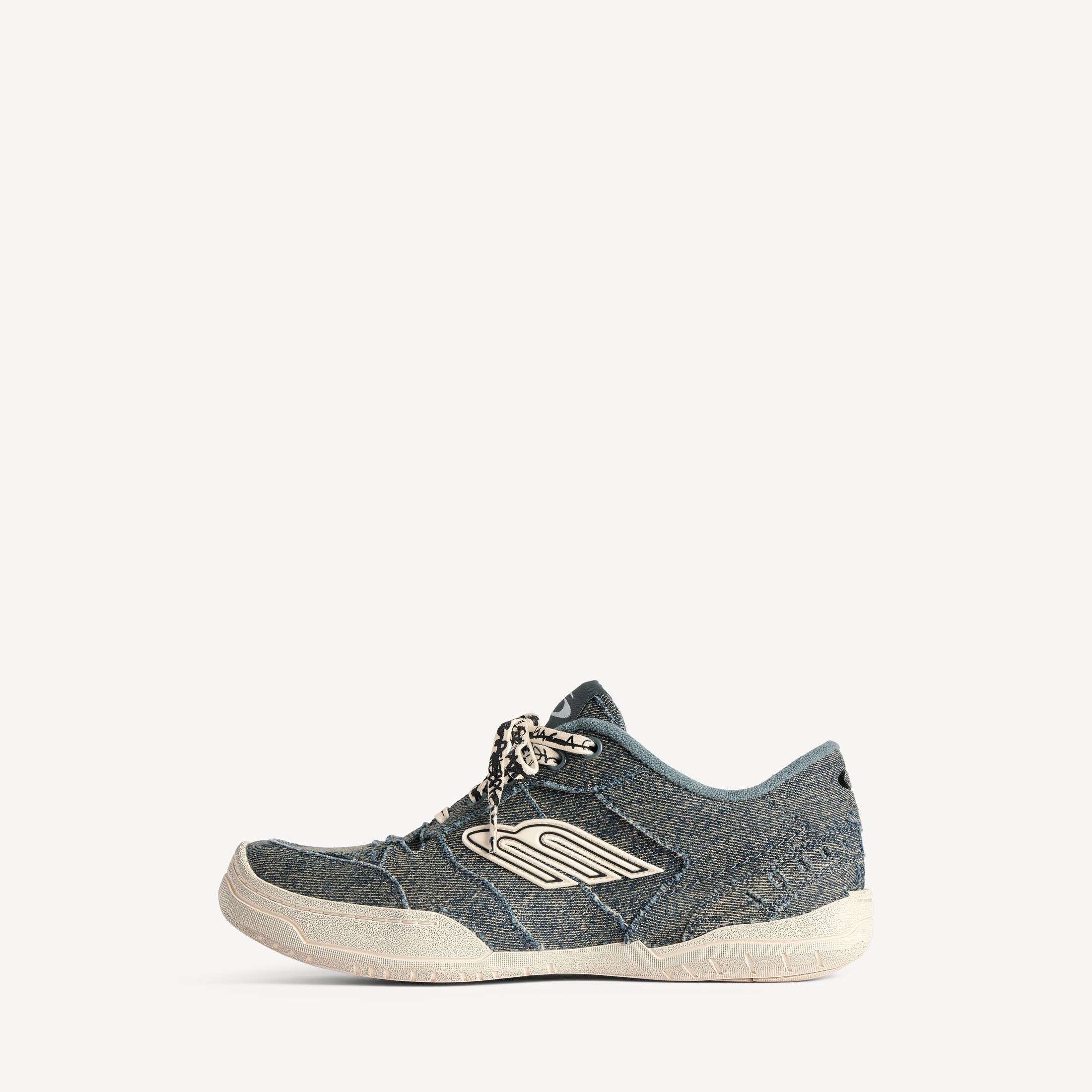 WOMEN'S HAMPTONS DENIM SNEAKER IN Hamptons Denim Sneaker in blue and off-white cotton