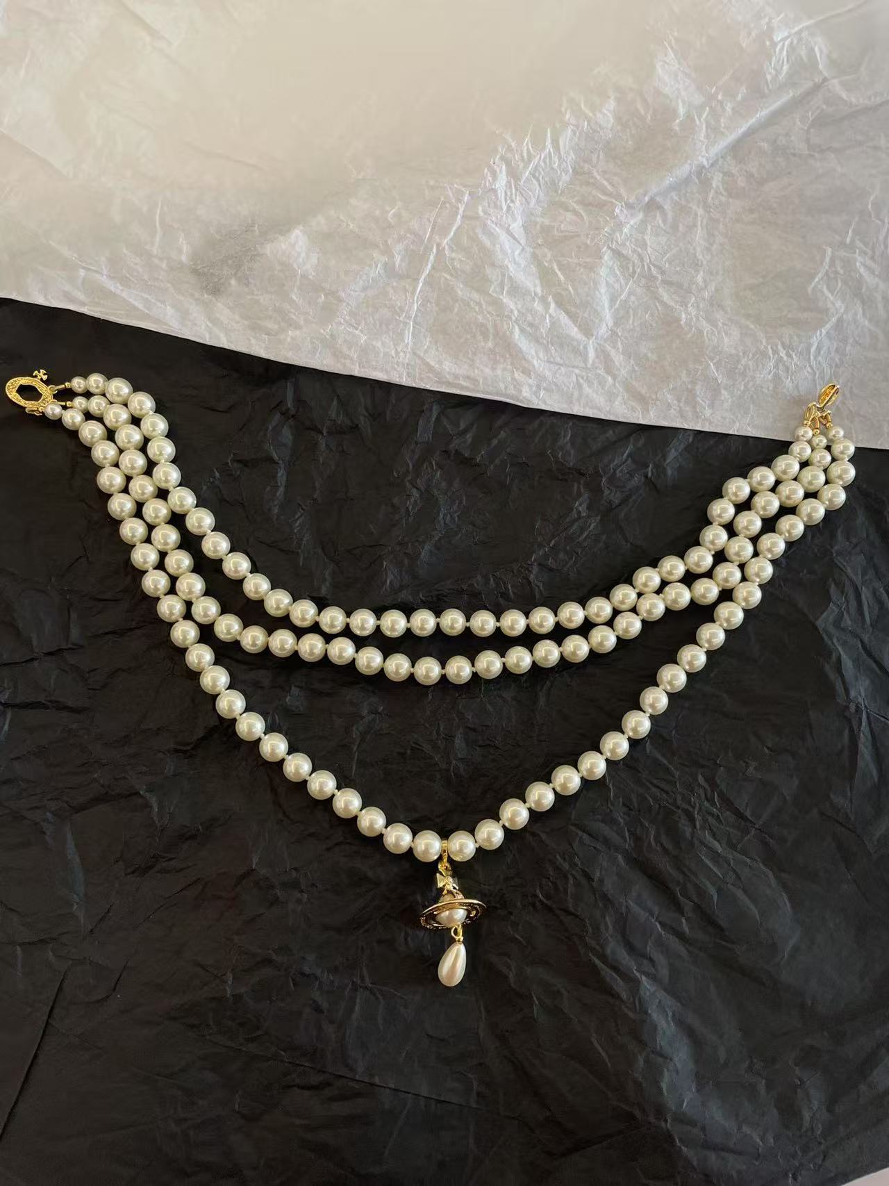 Vivienne Westwood Triple Pearl Pendant Necklace - cnluxepick