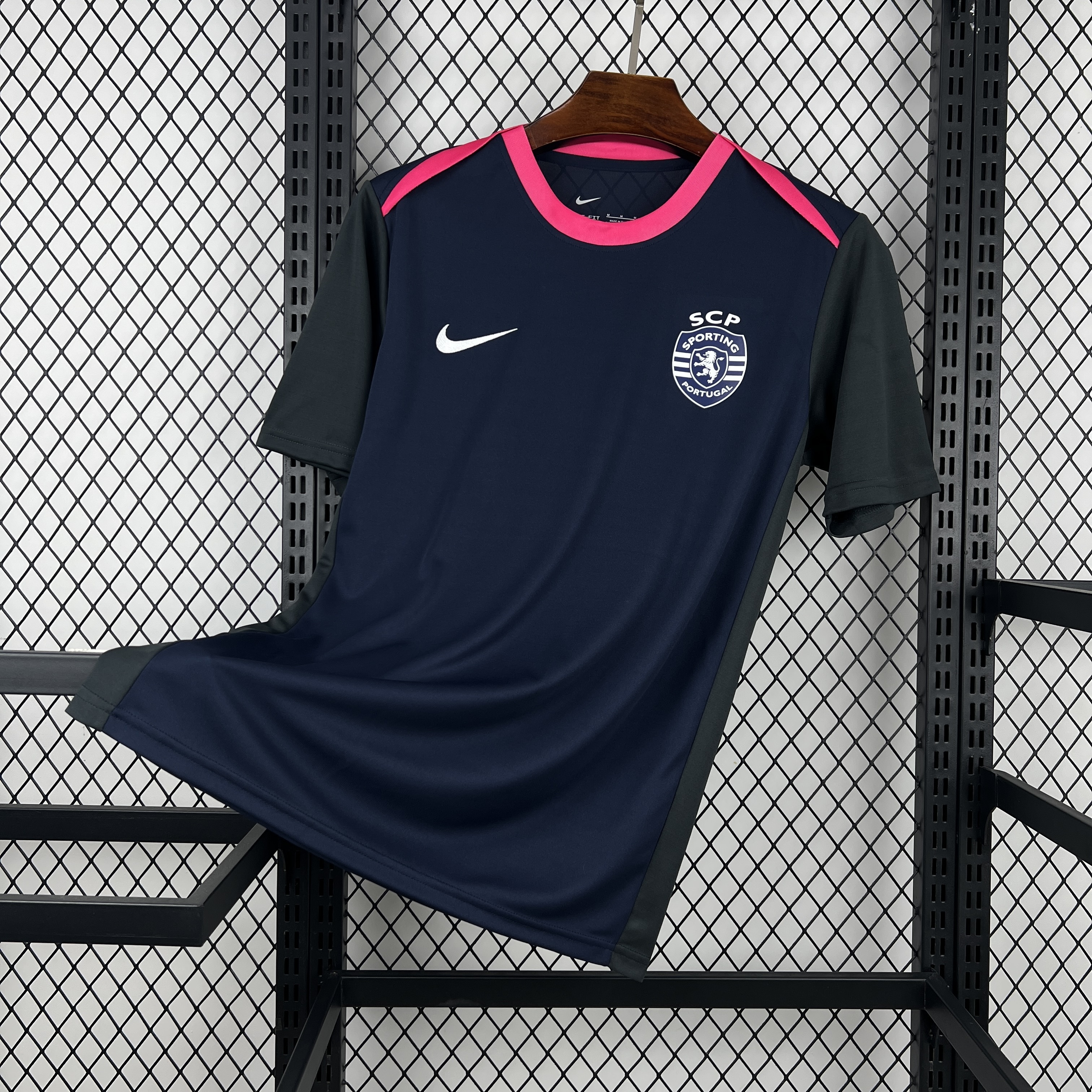 Sporting Portugal maillot foot entraînement 2026 2027€14.99
