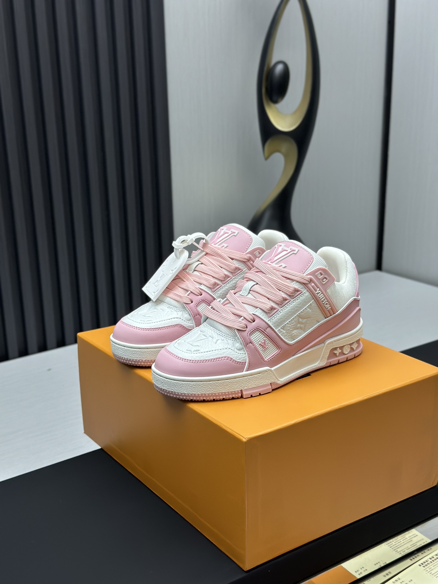 LV Trainer Couple Sneakers - cnluxepick