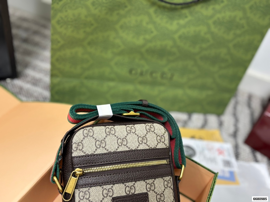 Gucci's new monogram phone bag - cnluxepick