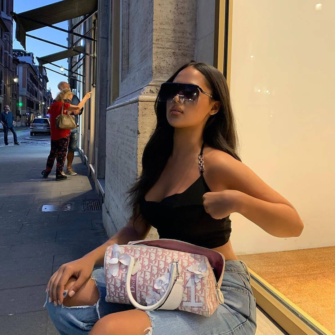 Halter Crop Top with Chain DetailClistos