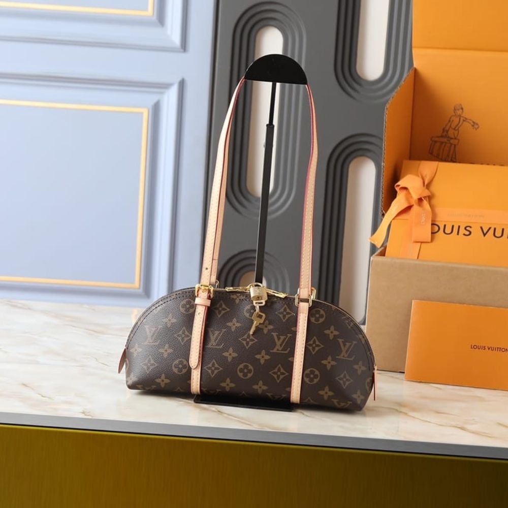 Louis Vuitton Squire East West Monogram M28953 11.4 Inches
