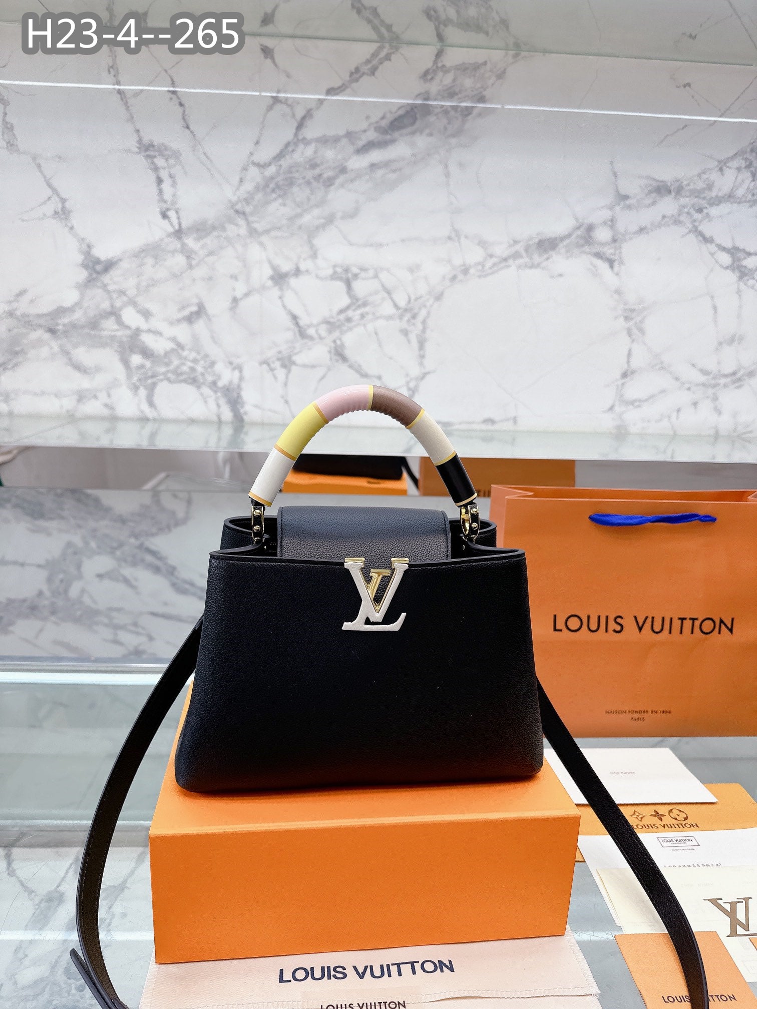 Louis Vuitton Capucines Black 27Cm M21920