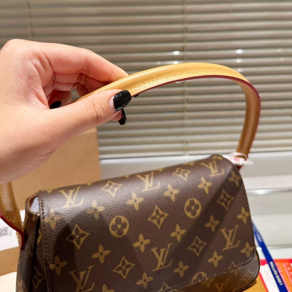 Louis Vuitton Looping Pm Monogram 11.8 Inches